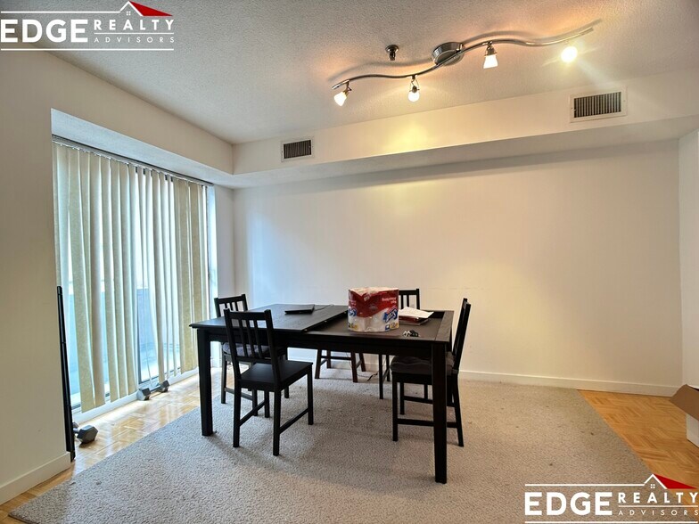 Building Photo - 147 Kelton St