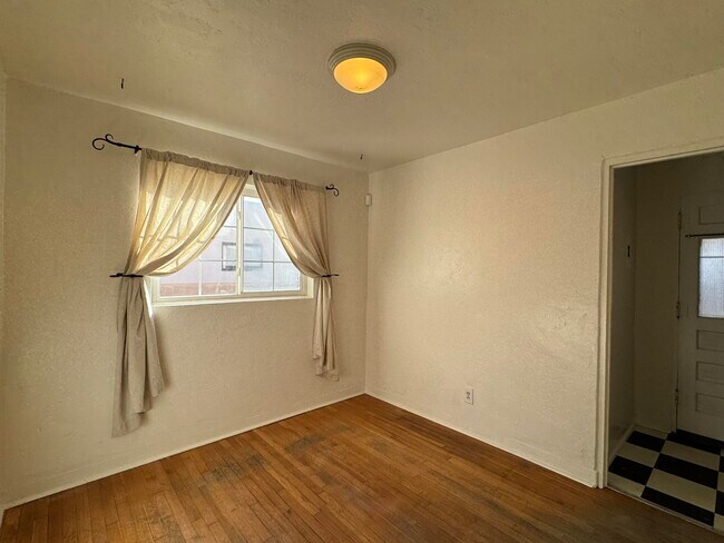 Building Photo - 1039 Princeton Dr NE