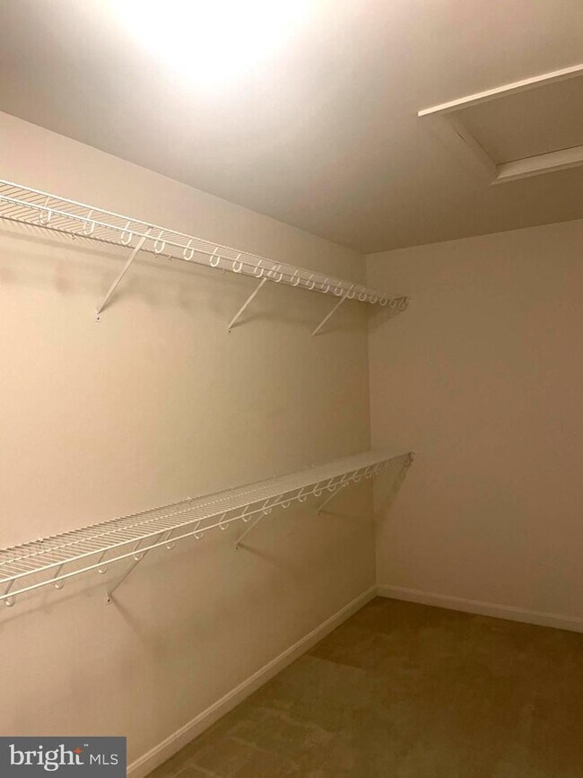 Building Photo - 2066 Deer Run Dr