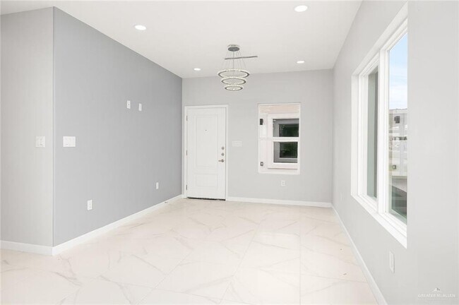 Building Photo - 3519 S Dominique Dr