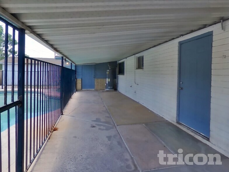 Building Photo - 1649 W Pueblo Ave