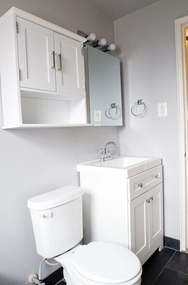 Bathroom - 3332 Coolidge Hwy
