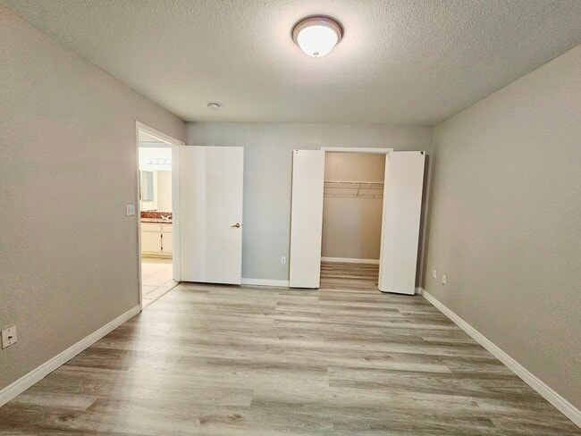 Building Photo - 8101 W Flamingo Rd