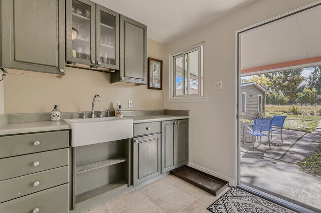 Building Photo - Authentic Boulder 3 BDR Mid-Century With Large Lot