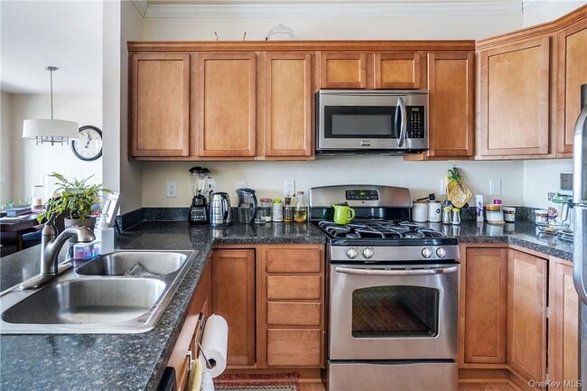 Building Photo - 297 W Post Rd