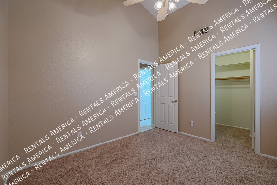 Building Photo - 263 E Ashurst Dr