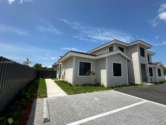 Building Photo - 12552 SW 194th St