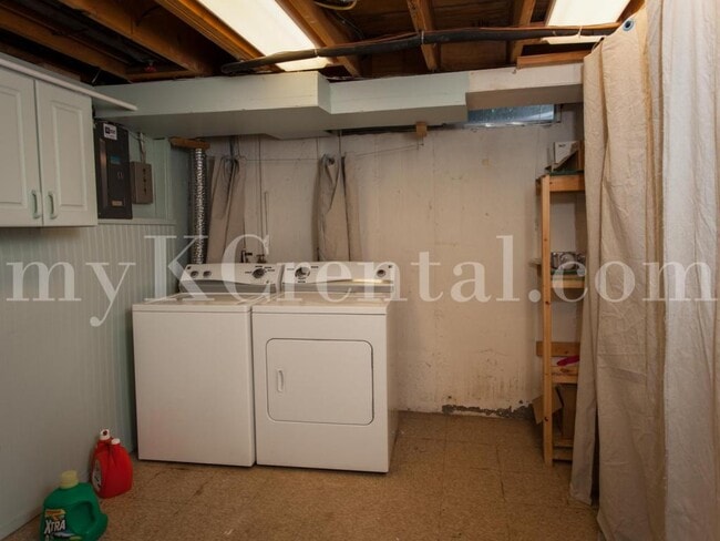 Building Photo - 9619 Outlook Dr