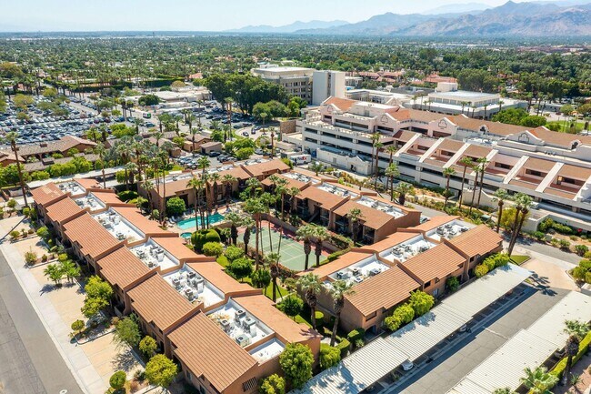 Building Photo - Prime Palm Springs living in the gated community of Rancho El Mirador