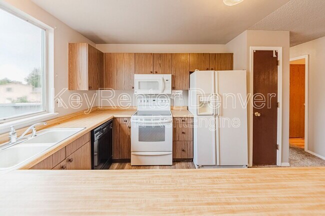 Building Photo - 1498 S Bahama St
