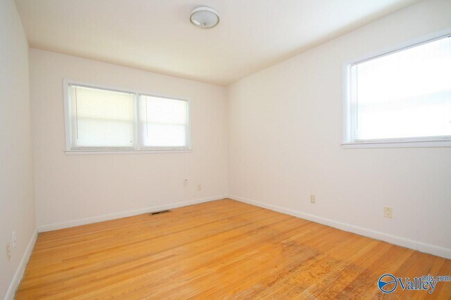 Building Photo - 3716 NW Jamestown Dr