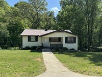 Building Photo - 746 Bishop Dr