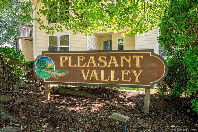 Building Photo - 949 Pleasant Valley Rd
