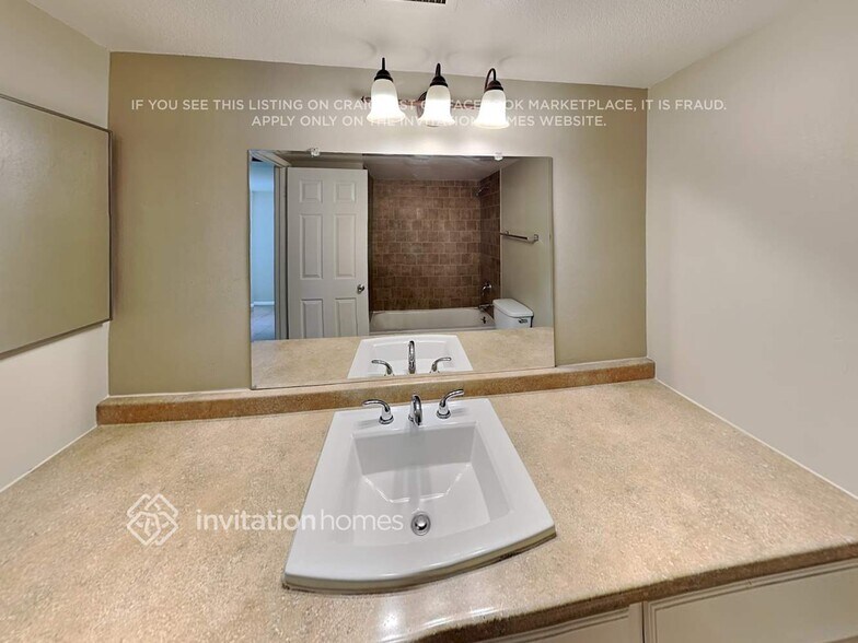 Building Photo - 10902 W Montecito Ave