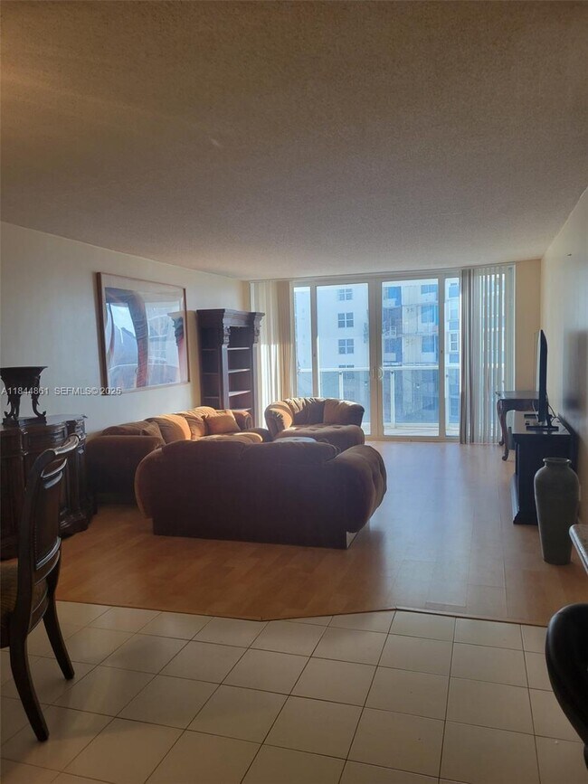 Building Photo - 3140 S Ocean Dr