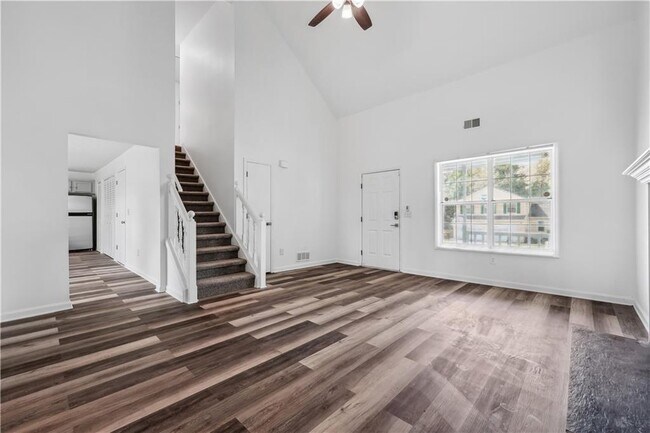 Building Photo - 3758 Westchase Dr