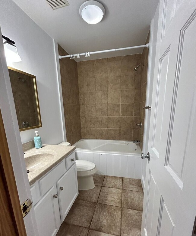 Building Photo - 2 Bedroom 2 Bath Home in Kill Devil Hills