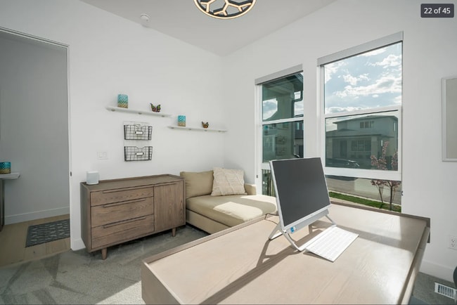 Building Photo - Stunning 5-bedroom, 4.5-bath home