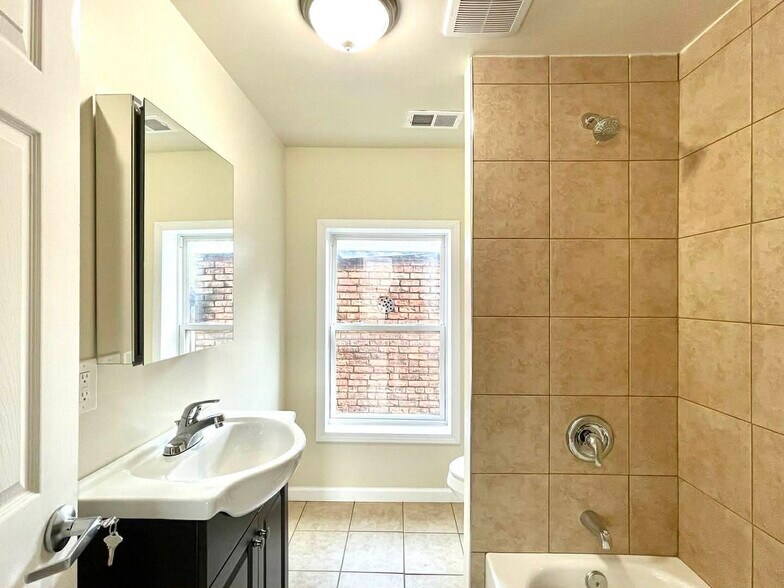 Building Photo - 350 Congress St