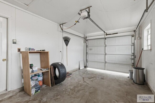 Building Photo - 711 Cisneros St