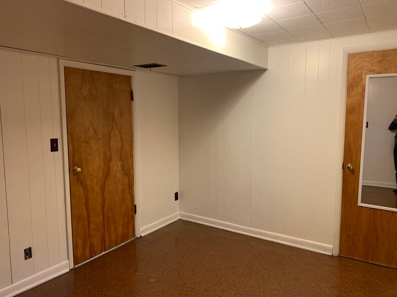 Building Photo - 555 E 300 N
