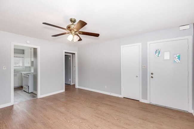 Building Photo - 2 bedroom 1 bath home