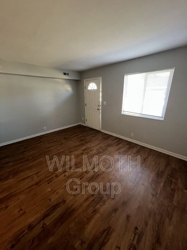 Building Photo - 318 N Clark St