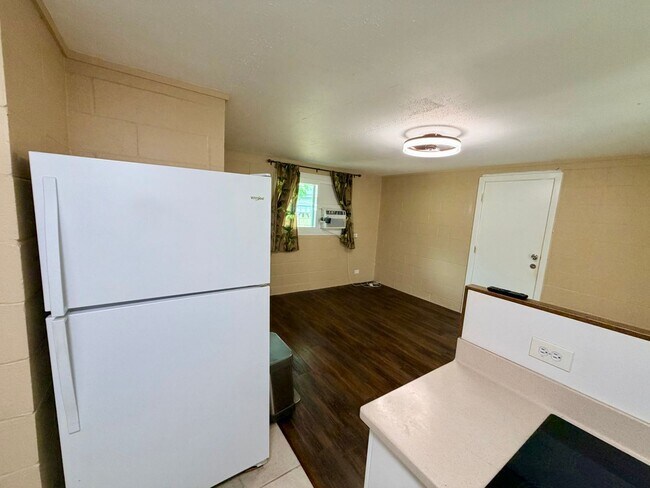 Building Photo - 1347 Palolo Ave