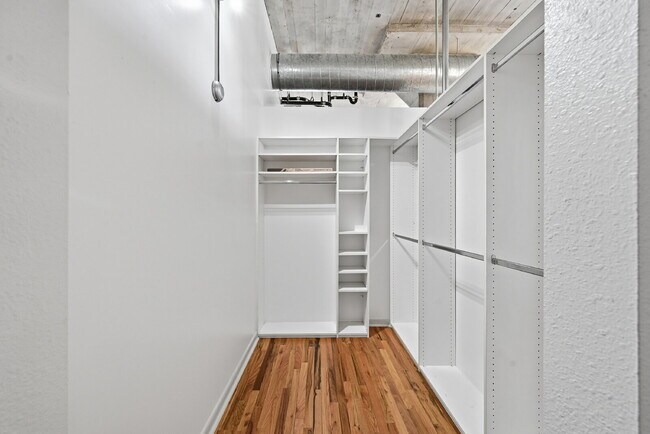 Building Photo - $3,644.95, 2 Beds - 1 Bath, Condo in Denver with Washer and Dryer!