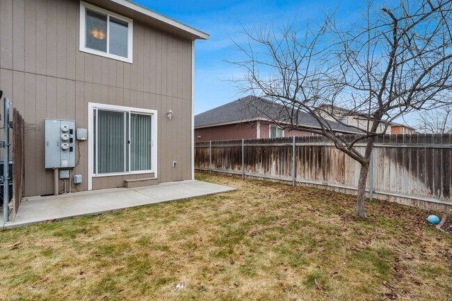 Building Photo - 1709 W Fern Dr