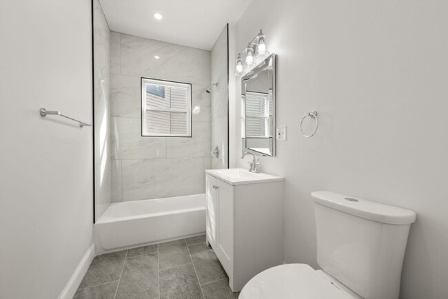 Building Photo - 53 Woodford St