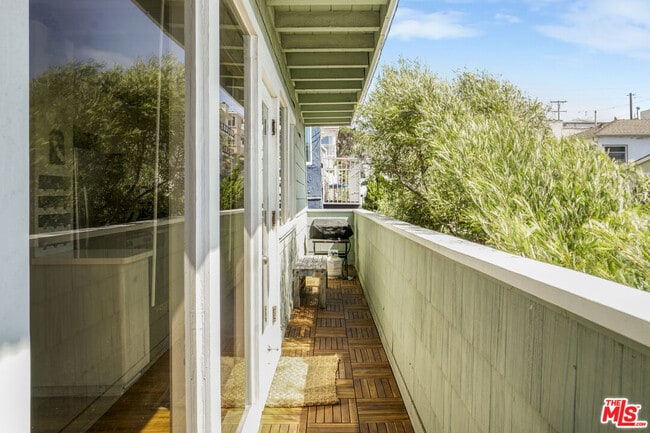 Building Photo - 4400 Ocean Dr