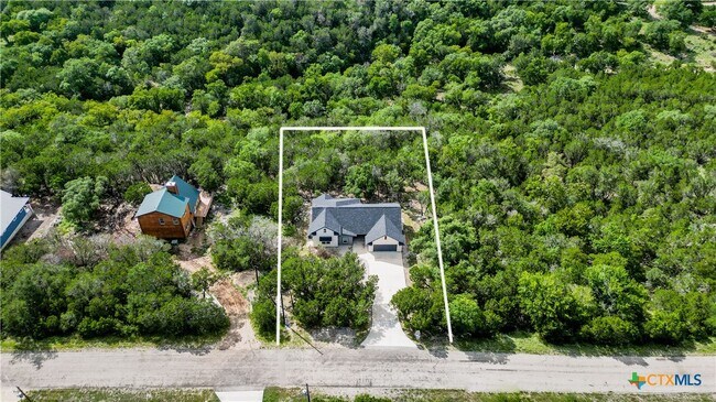 Building Photo - 1355 Estate Dr