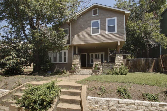 Building Photo - 1004 W 22nd St