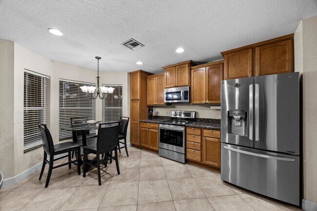 Building Photo - 1622 S Club Dr