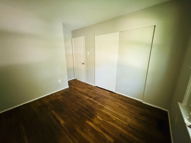 Building Photo - 3 Bedroom 1 bathroom home for rent in Hazelwood