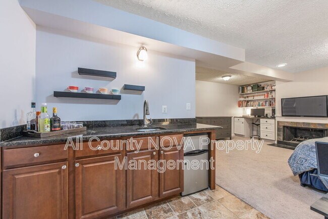 Building Photo - 10343 Bushman Dr