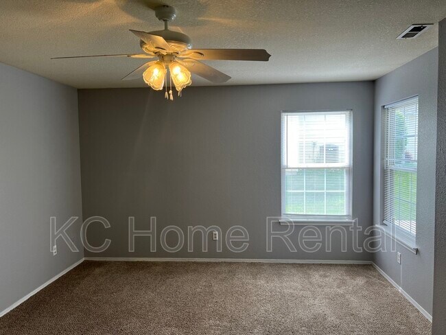 Building Photo - 2128 Highridge Dr