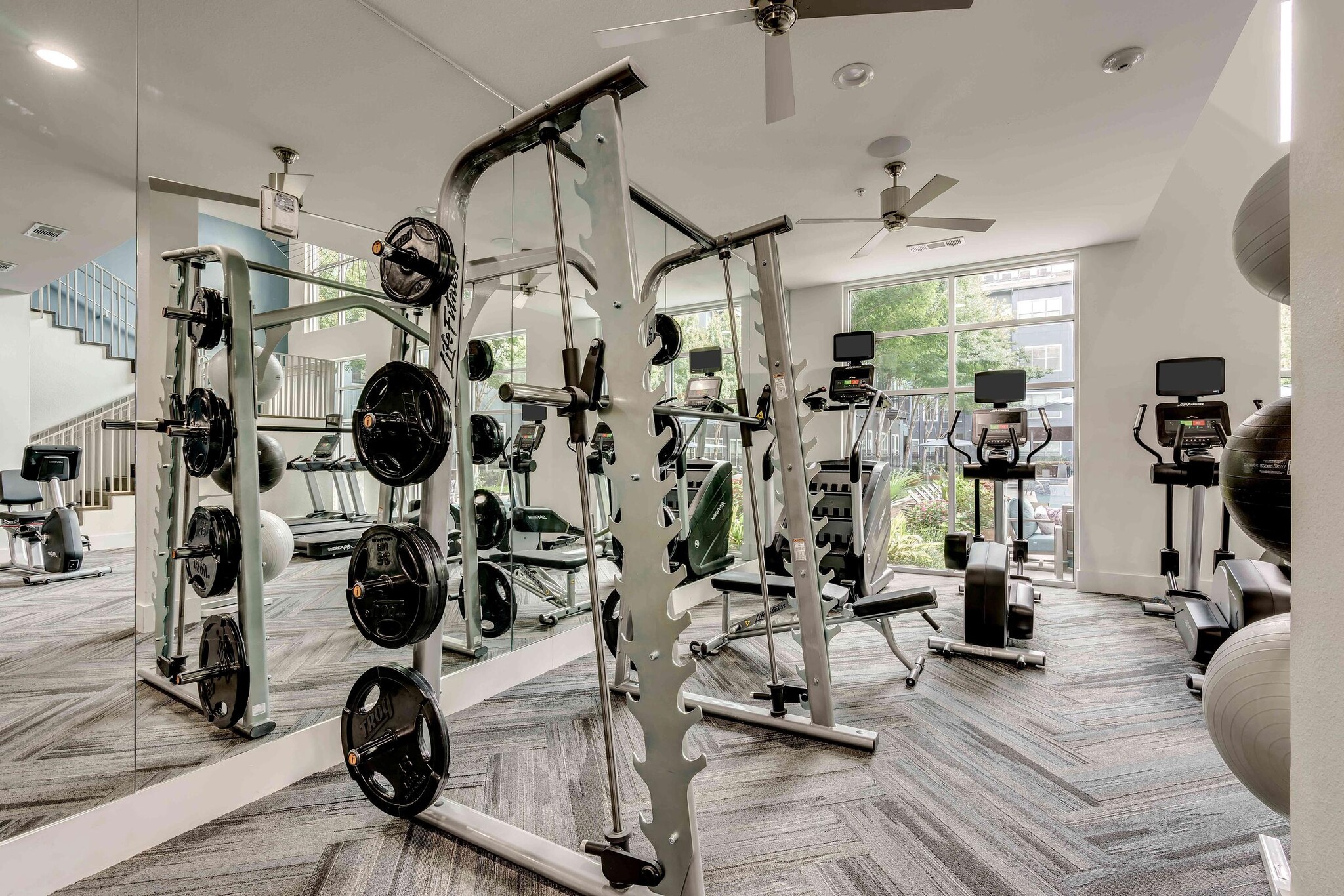 Building Photo - 5005 Galleria Dr