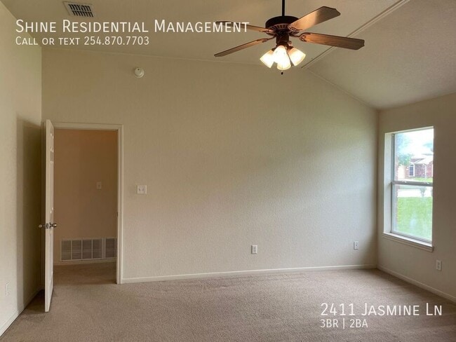 Building Photo - 2411 Jasmine Ln