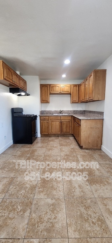 Building Photo - 1604 N H St