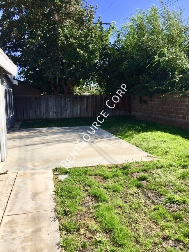 Building Photo - 44329 Gingham Ave