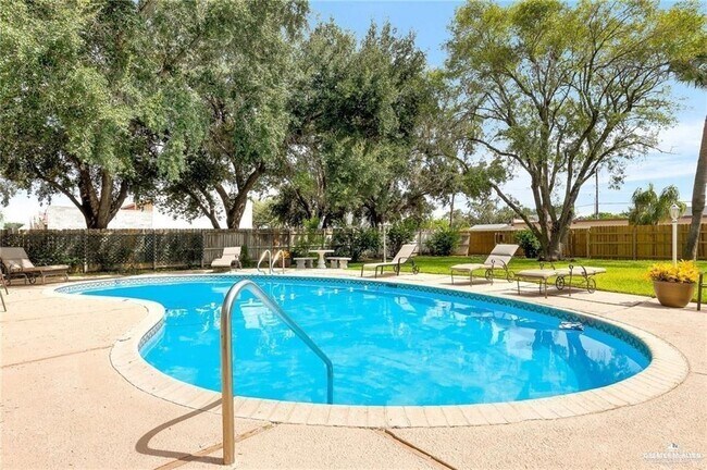 Building Photo - 2200 S 10th St