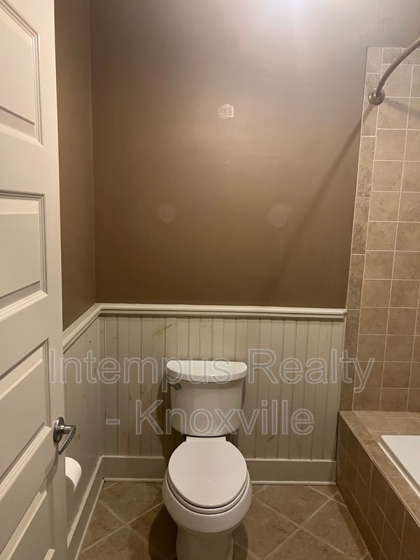 Building Photo - 229 Deaderick Ave