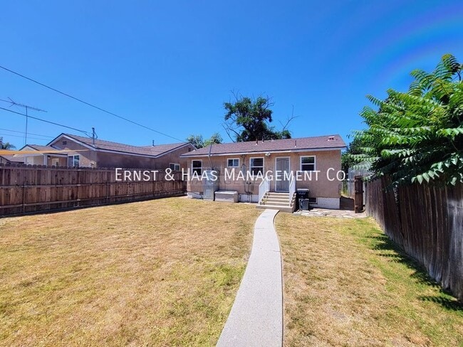 Building Photo - 15132 S Frailey Ave