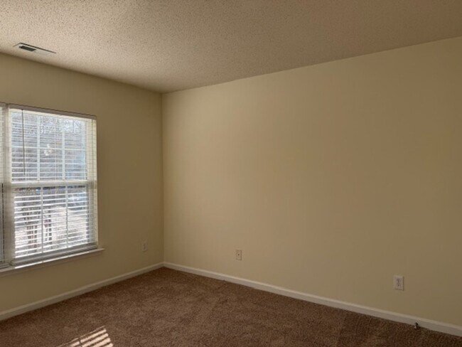 Building Photo - 712ca