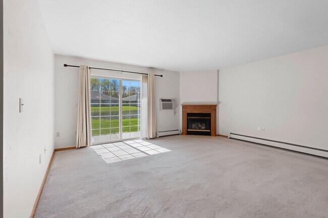 Building Photo - 308-308 Golf View Rd