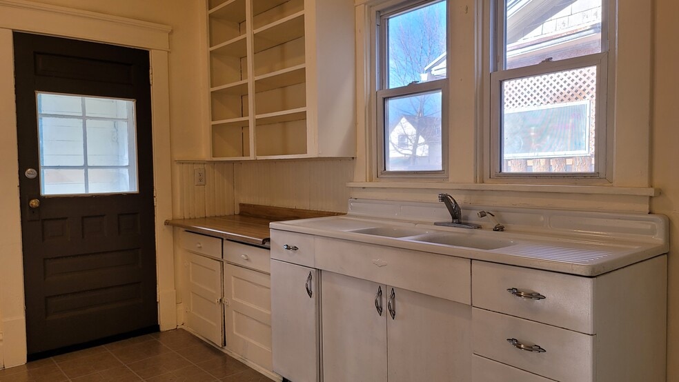 Building Photo - 333 S McKinley Ave