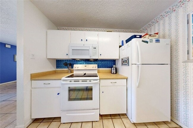 Building Photo - 15005 Windward Dr