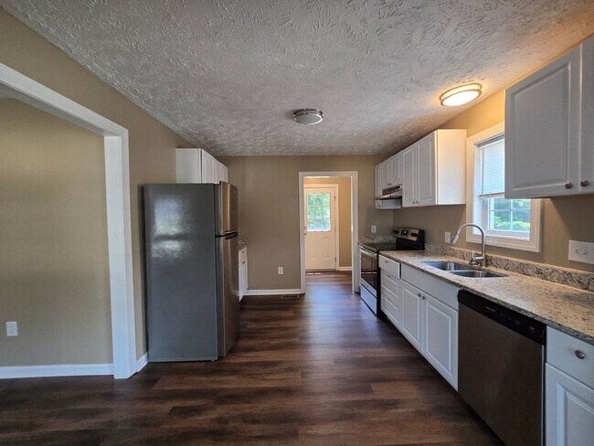 Building Photo - 707 Miller Ave